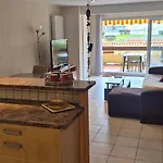 Apartment Port Dauphin Ii,t3 Centre Port Avec Parking, Piscine, Clim, Wifi