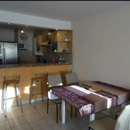 Apartment Port Dauphin Ii, T3, 6 Pers, Piscine, Parking, Wifi, Centre Port