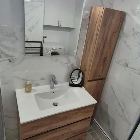 Port Dauphin Ii,t3 Centre Port Avec Parking, Piscine, Clim, Wifi Apartment
