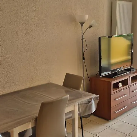 Apartment Port Dauphin Ii,t3 Centre Port Avec Parking, Piscine, Clim, Wifi *