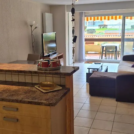 Apartment Port Dauphin Ii,t3 Centre Port Avec Parking, Piscine, Clim, Wifi